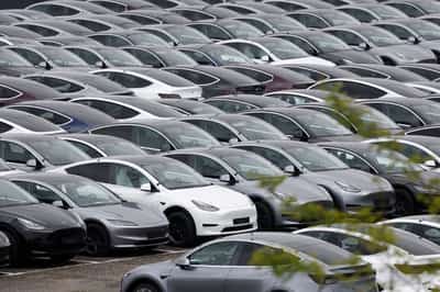 Image for French investigators order Tesla to stop 'deceptive business practices'