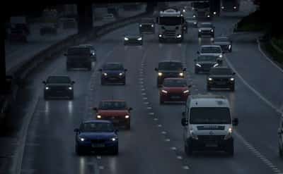 Image for UK's car output drops in April, sees worst start to year since 2009