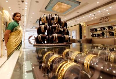 Image for Gold falls below $4,000/oz, silver eases from record high