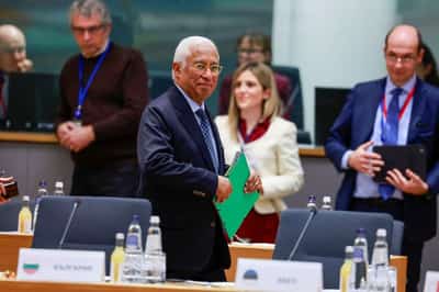 Image for EU leaders set to agree on loan to Ukraine backed by EU budget - draft text