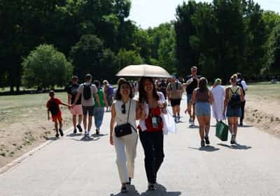 Image for UK records hottest and sunniest year ever in 2025, says weather service