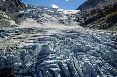 Image for Swiss glaciers melted sharply after light snowfall and heatwave, scientists say