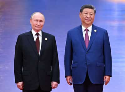 Image for Putin thanks Xi, his 'dear friend', for warm welcome to China