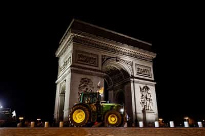 Image for French farmers stage new Paris protest in effort to halt Mercosur deal