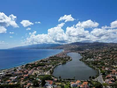 Image for Italy's historically poor south sees brighter future as workers return