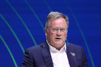 Image for Vitol CEO expects slight drop in US oil output this year due to lower prices