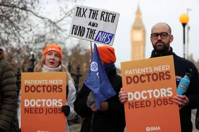 Image for UK's Starmer gives doctors' union 48 hours to reconsider pay and workforce deal