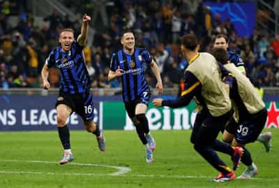 Image for Soccer-Barcelona's defensive frailty costs them European dream