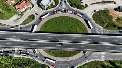 Image for Bosnian truck drivers block movement of goods in protest over barriers, taxes