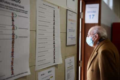 Image for Socialist, far-right candidate head for Portugal's presidential runoff