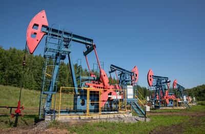 Image for Oil retreats as investors' focus on Ukraine, US fuel supplies