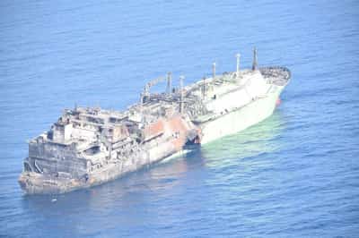 Image for Libya's coast guards tow damaged Russian LNG tanker away from its shores