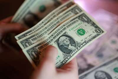 Image for War sets dollar for monthly rise, yen recovers on intervention threat 