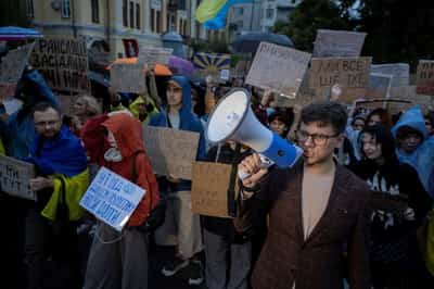 Image for Zelenskiy, moving to defuse crisis, restores power of anti-graft agencies