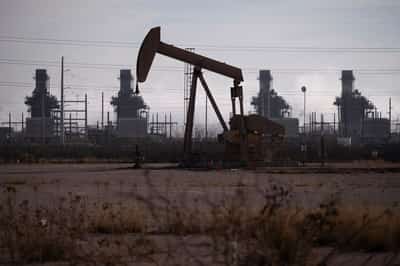 Image for Oil rises 1% on stalled Russia-Ukraine peace talks, strong US demand