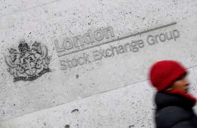 Image for FTSE 100 closes higher on Fed rate cut hopes; UK budget looms
