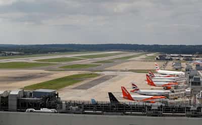 Image for UK government approves plans for second runway at London Gatwick airport