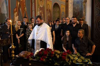 Image for Ukraine buries reporter who died in Russian captivity, urges release of others