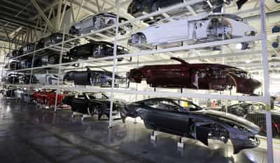 Image for UK auto output falls 8% in March on weak exports, supply issues, trade body says