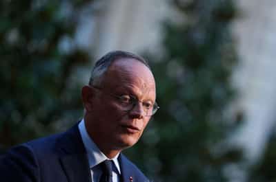 Image for Former French PM Philippe in favour of early presidential election