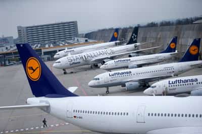 Image for Pilots union gives Lufthansa time to resolve pensions dispute, averting possible strike