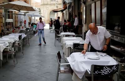 Image for Spain services sector growth slows slightly in November as global trade weighs, PMI shows