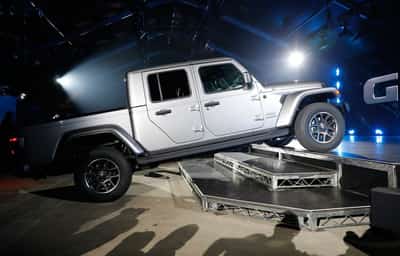 Image for US opens probe into more than 232,000 Chrysler vehicles over instrument panel issue