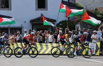 Image for Anti-Israel protests force early end to Vuelta a Espana cycle race