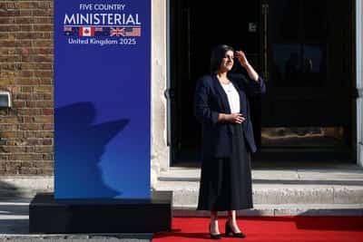 Image for Britain could cut visas from countries that don't accept migrant returns