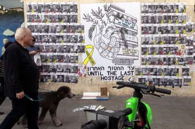 Image for Trump urges Hamas to release hostages in Gaza in what he calls 'last warning'