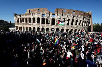 Image for Big crowds, clashes with police on fourth day of Italian pro-Palestinian protests