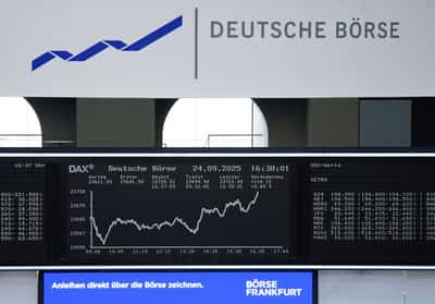 Image for European shares recover from three-week lows, but weekly momentum fizzles