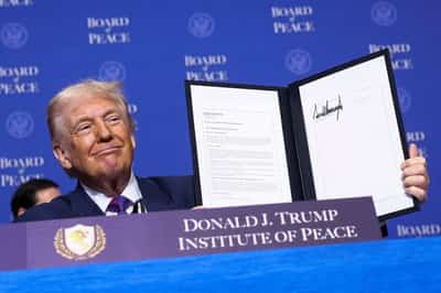 Image for Trump mixes diplomacy and flattery at peace board meeting