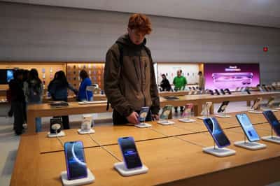 Image for Apple revenue forecast beats estimates, tariff costs projected at $1.1 billion 