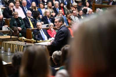 Image for UK borrowing costs rise as concerns about Starmer's future mount