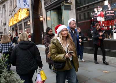 Image for UK Christmas spending to rise 3.5% despite slow start, says PwC