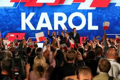 Image for Polish gridlock puts belt tightening efforts at risk, ratings agencies warn