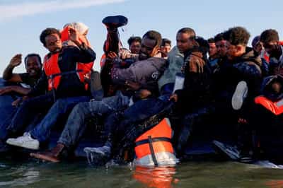 Image for UK migrant arrivals on small boats reach new record