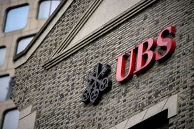 Image for Second Swiss parliamentary committee votes to delay UBS rules