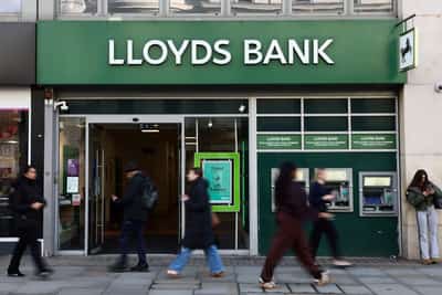 Image for UK's Lloyds plans to boost lending to corporate clients, FT reports