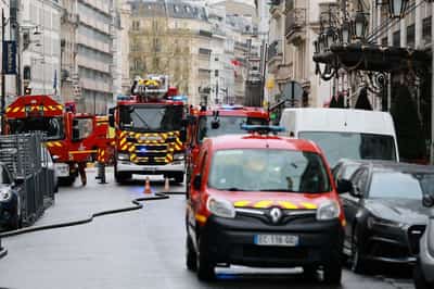Image for Hundreds evacuated after fire hits luxury Paris hotel