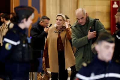 Image for French prosecutors seek public office ban for Le Pen but leave door open to presidential bid