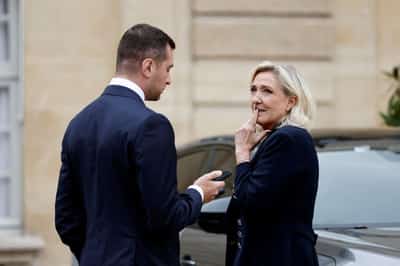 Image for French far-right accelerates recruitment drive with Macron government on brink