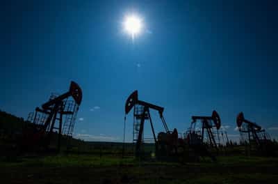 Image for Oil up as market weighs strong US economic growth, supply risks