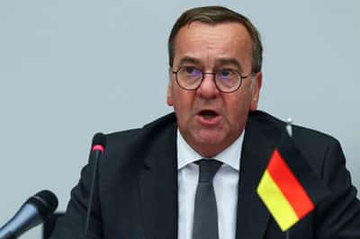 Image for German defence minister visits Ukraine for talks on weapons support