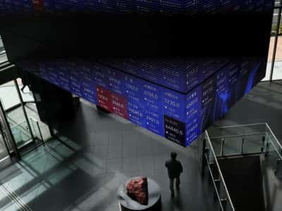 Image for Asia stocks attempt a rebound with central banks in the spotlight