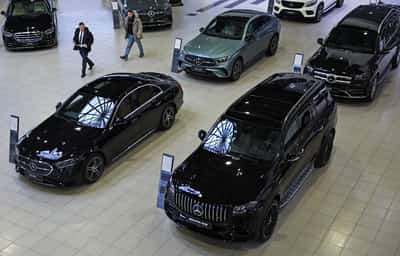Image for Exclusive-Foreign cars flow to Russia through China, skirting Ukraine war sanctions