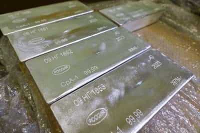 Image for Silver rises to all-time high, tracking gold's record-breaking rally