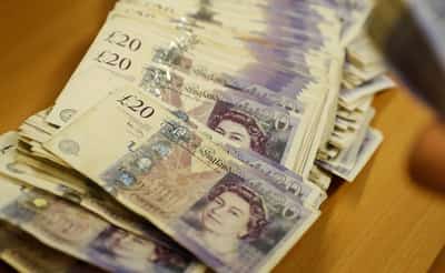 Image for Sterling strengthens against weaker dollar, Reeves' budget plans in focus