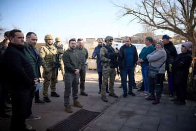 Image for Ukraine's Zelenskiy visits heavily bombarded frontline city of Kherson